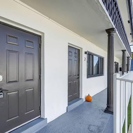 Chic Retreat: 2Br Apartment! フォート・ローダーデール エクステリア 写真