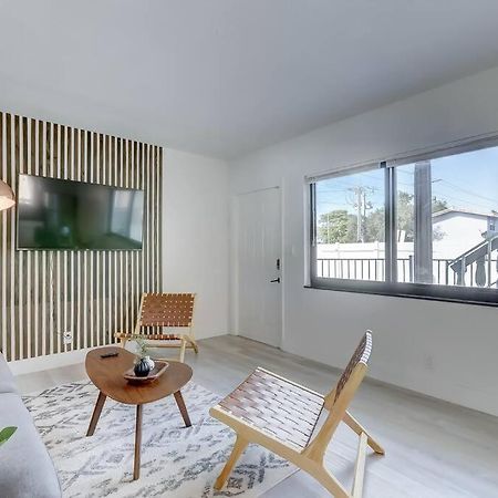 Chic Retreat: 2Br Apartment! フォート・ローダーデール エクステリア 写真