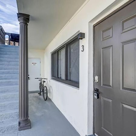 Chic Retreat: 2Br Apartment! フォート・ローダーデール エクステリア 写真