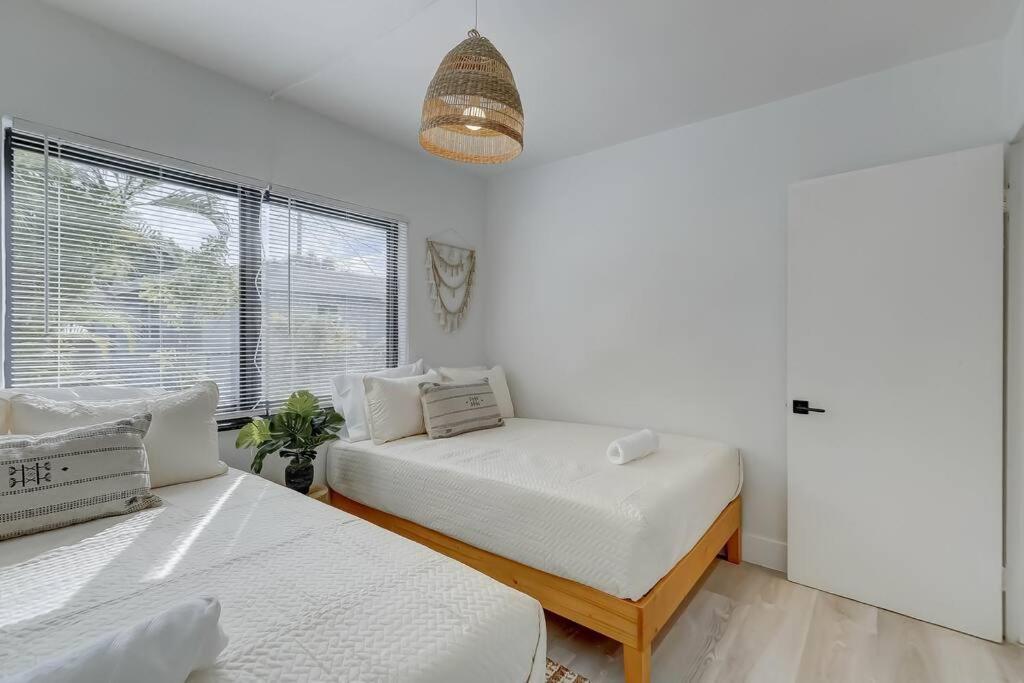 Chic Retreat: 2Br Apartment! フォート・ローダーデール エクステリア 写真