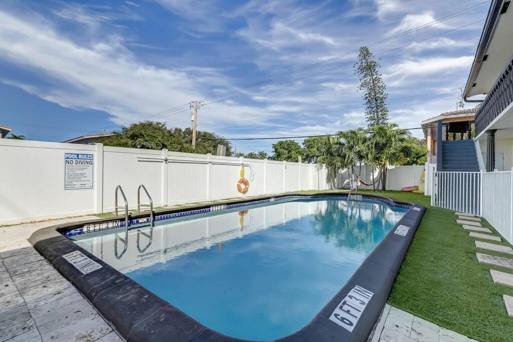 Chic Retreat: 2Br Apartment! フォート・ローダーデール エクステリア 写真