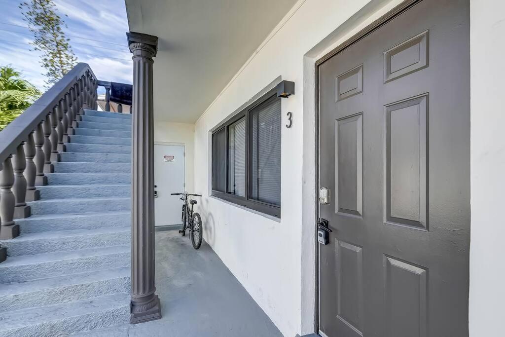 Chic Retreat: 2Br Apartment! フォート・ローダーデール エクステリア 写真